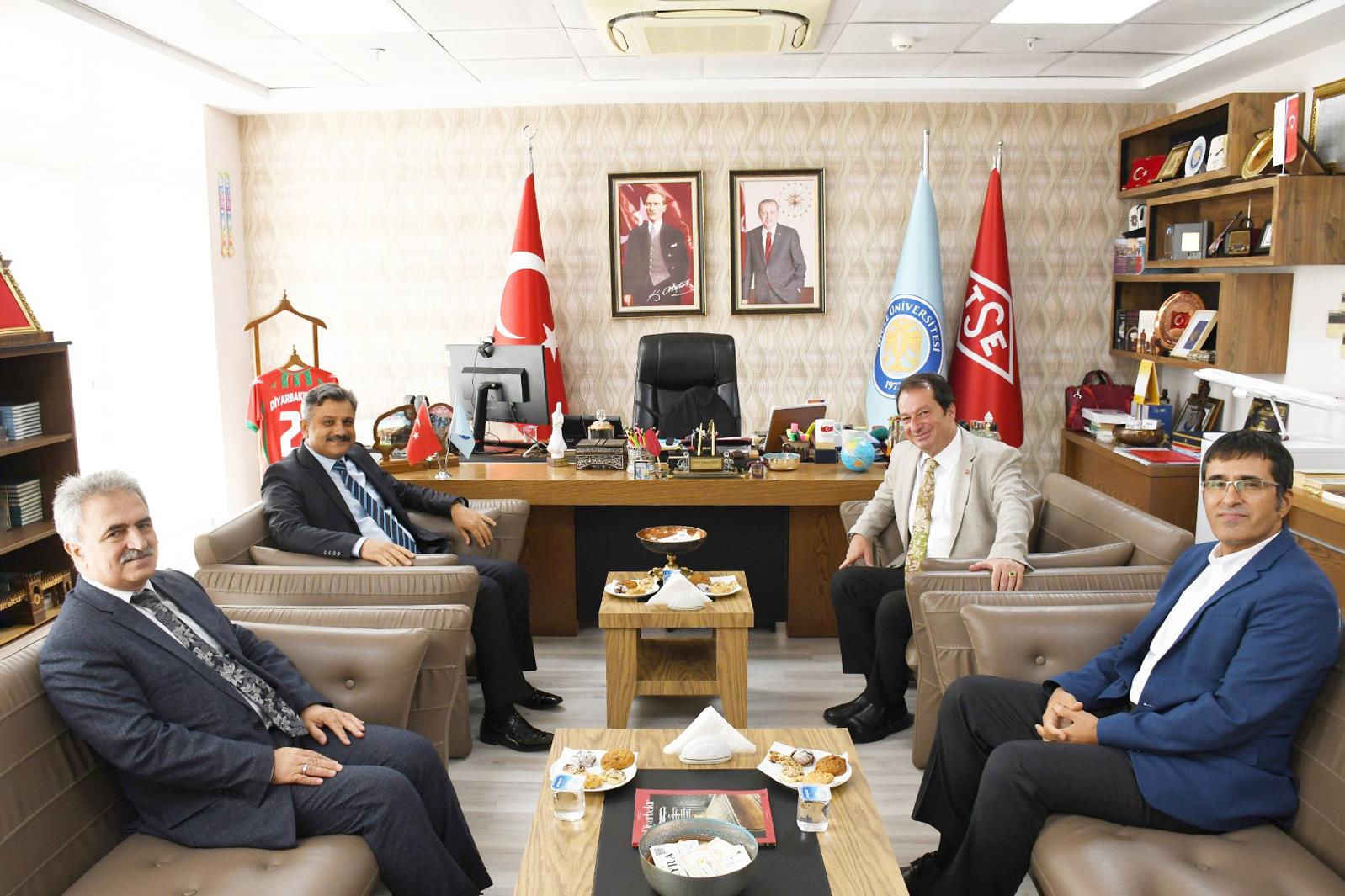 Rektörümüz Prof. Dr. Nihat Şındak’tan Dicle Üniversitesi Rektörü Prof. Dr. Kamuran Eronat’a Nezaket Ziyareti